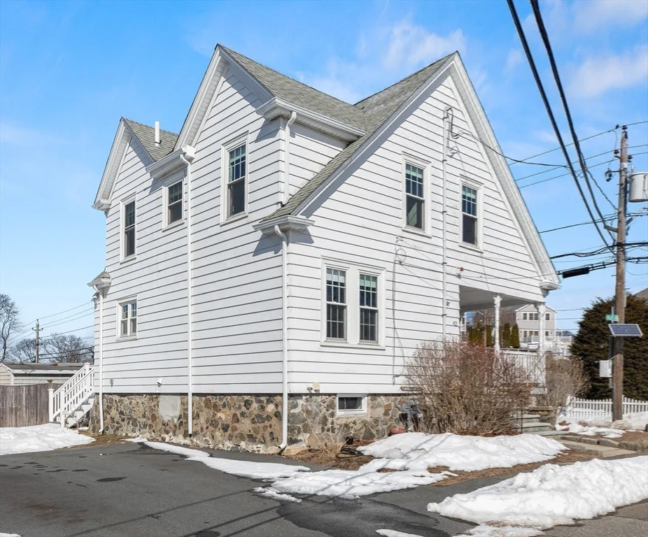 42 Phillips Rd, Nahant