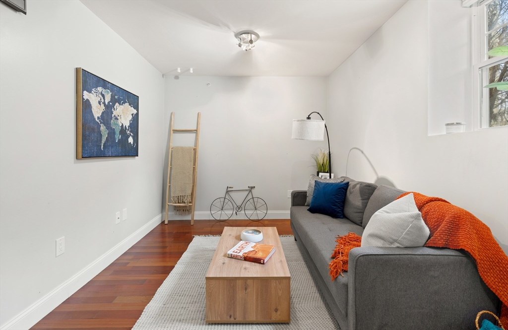 15 Millmont St, Roxbury