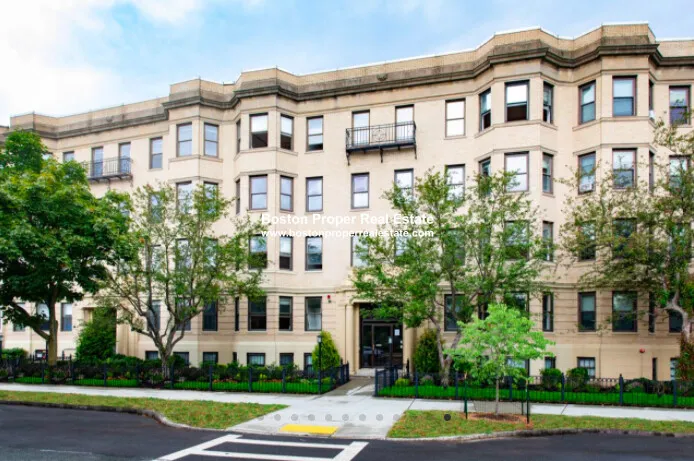 81 Park Dr, Fenway