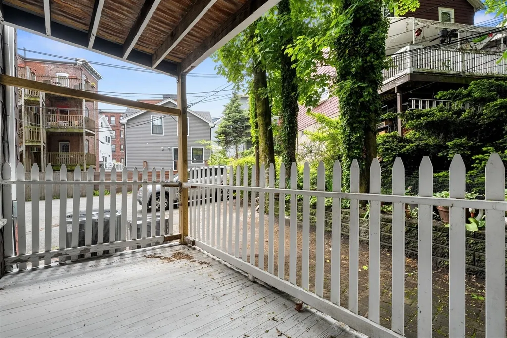 12 Perry St, Central Village