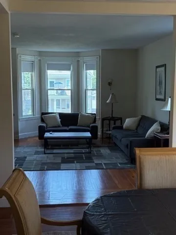 664 Washington St, Oak Square