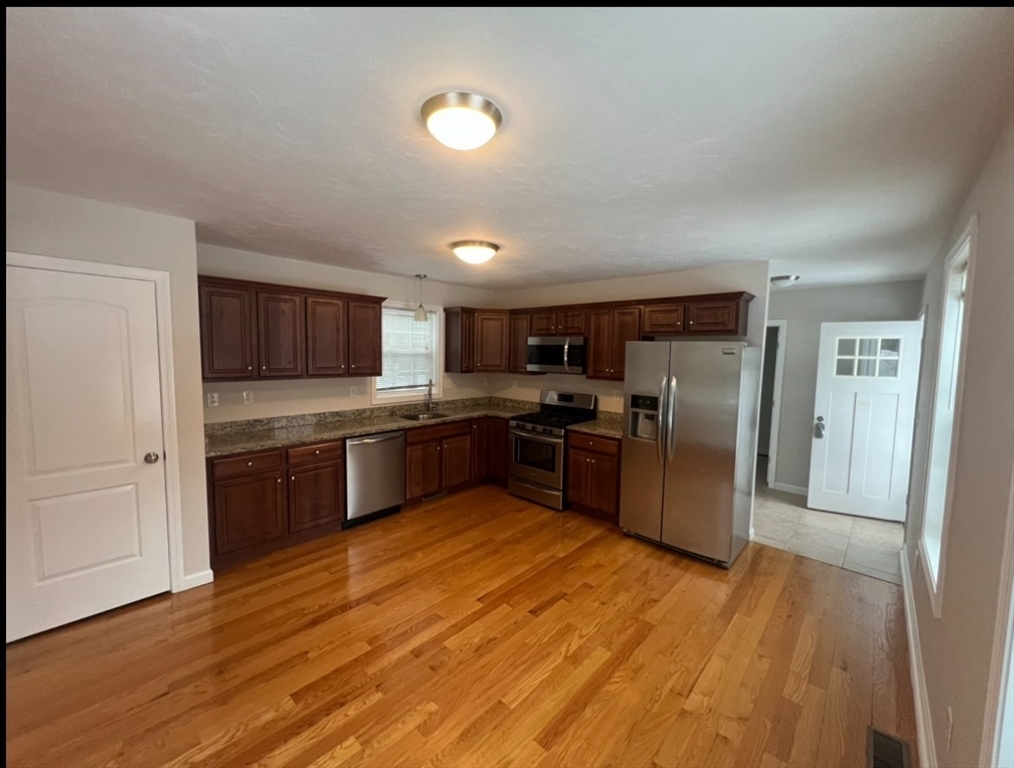 265 Dunstable Rd, Tyngsborough