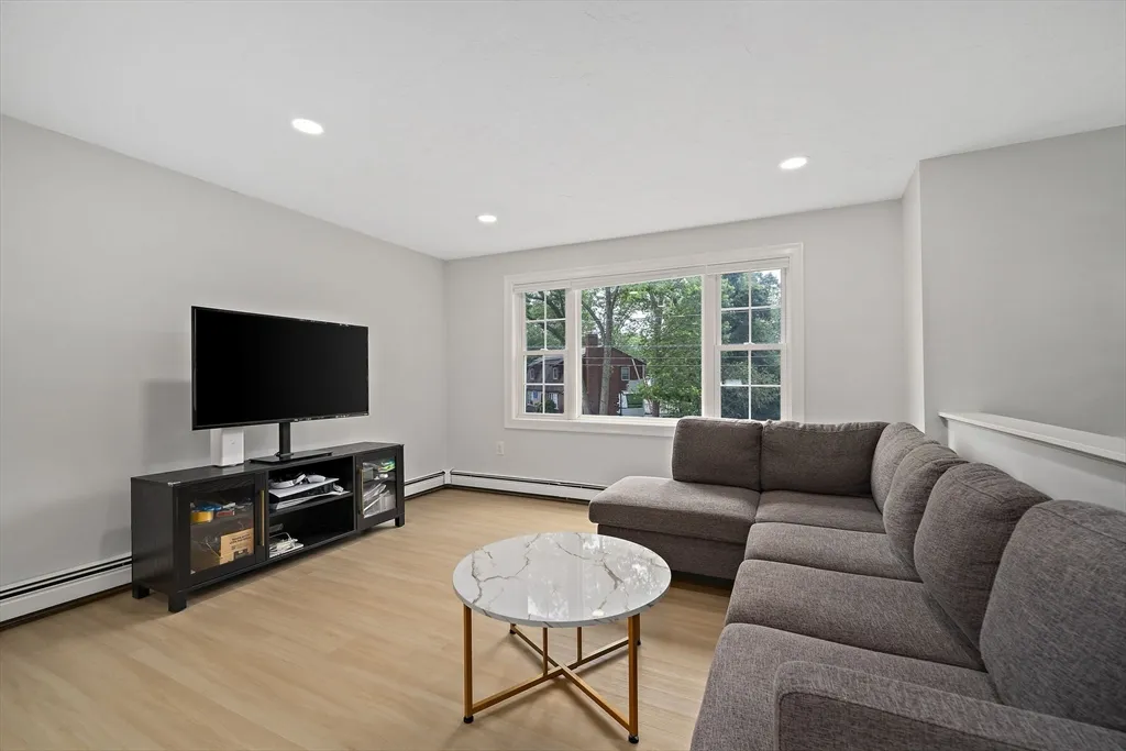 6 Skyview Rd, Woburn