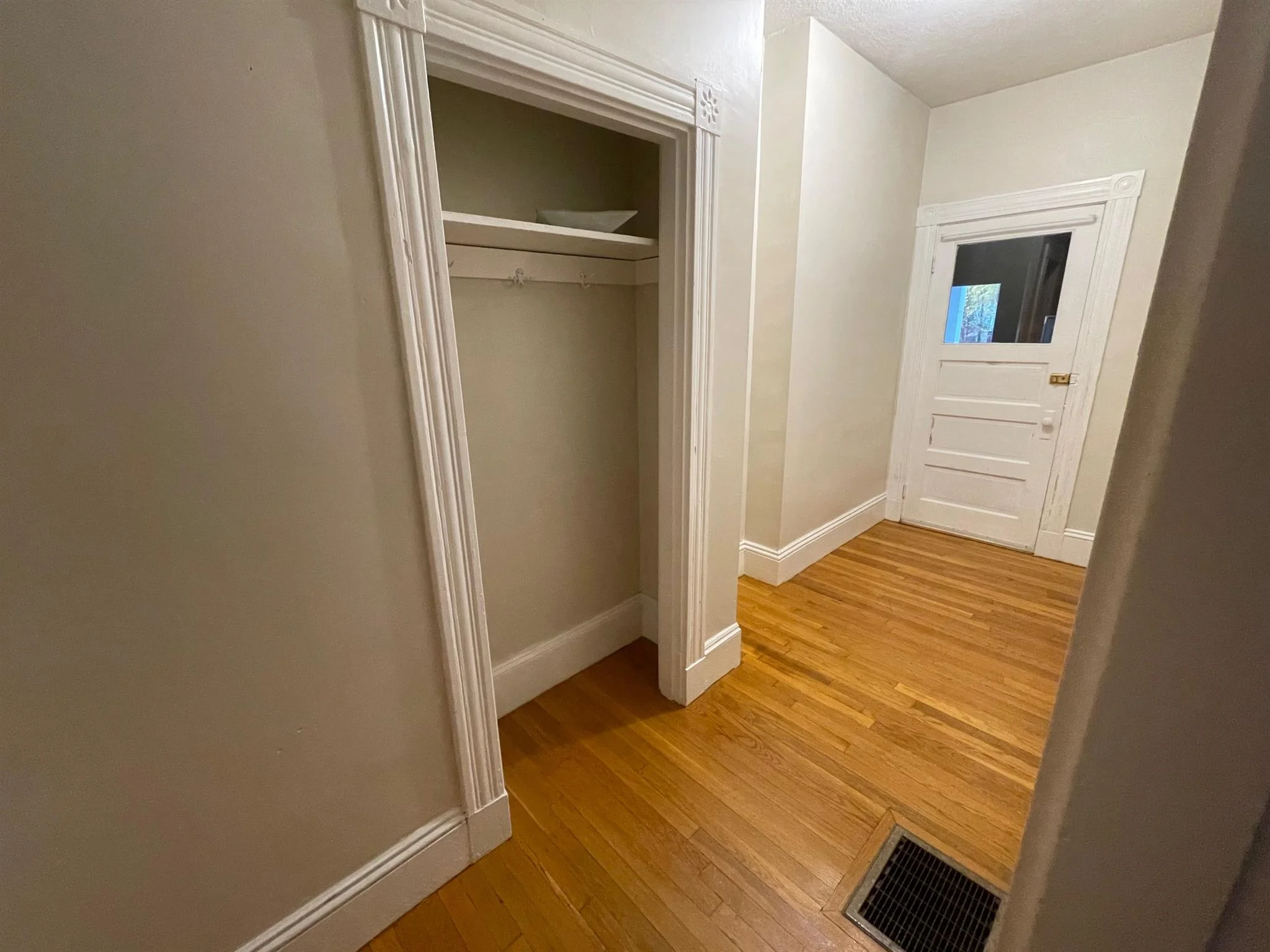 578 Main St, Medford