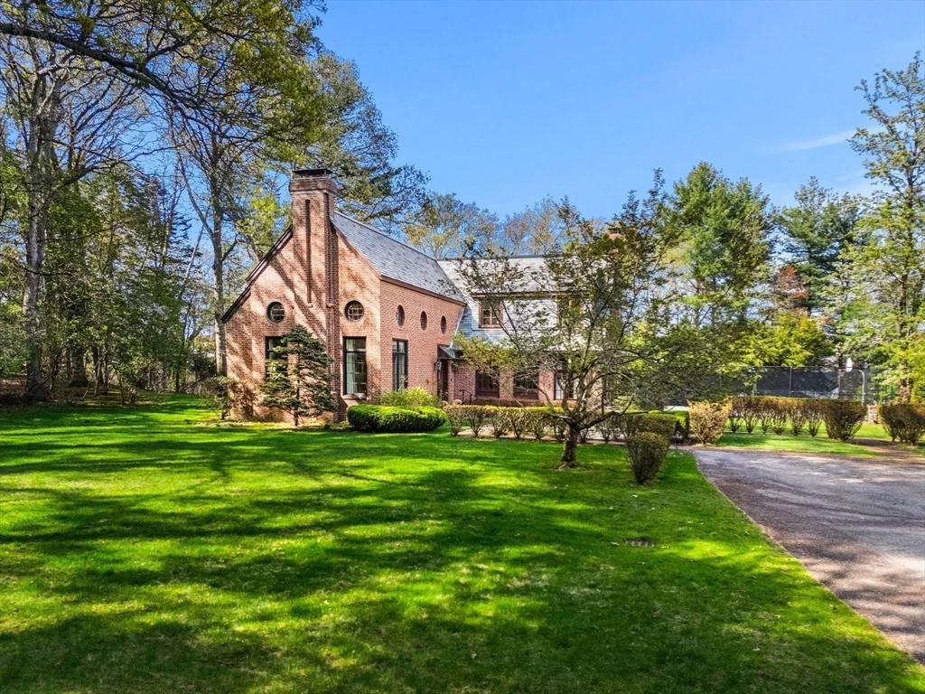 110 Juniper Rd, Belmont