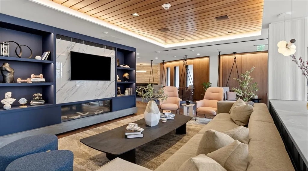 1515 Commonwealth Ave, Brighton