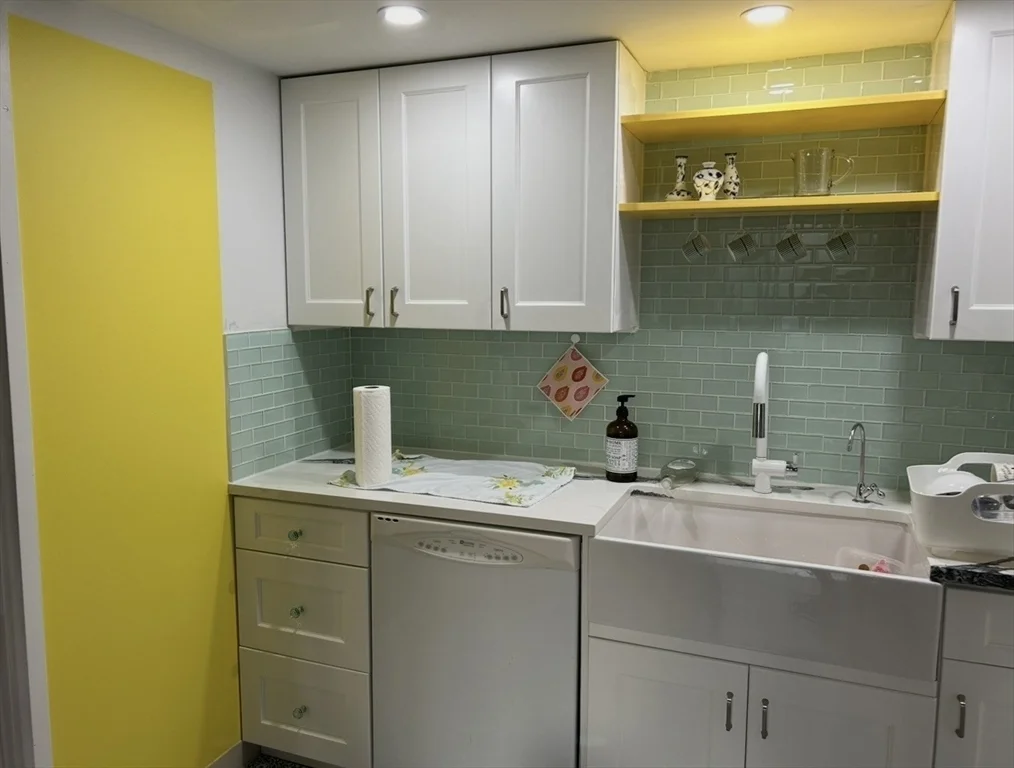 250 Hammond Pond Pkwy, Chestnut Hill