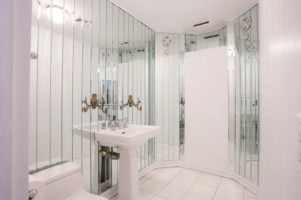 327 Commonwealth Ave, Back Bay