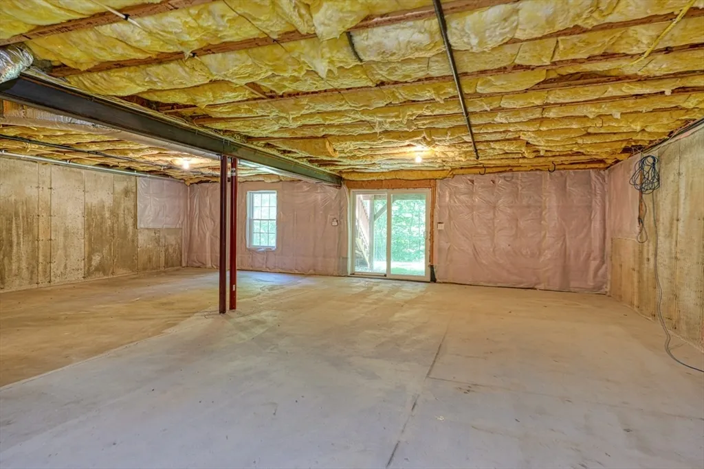 89 Buttercup Ln, Grafton