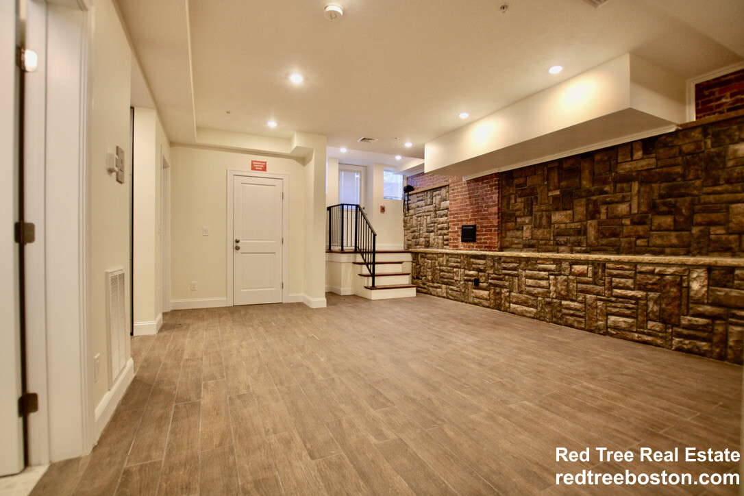 1616 Beacon St, Corey Hill