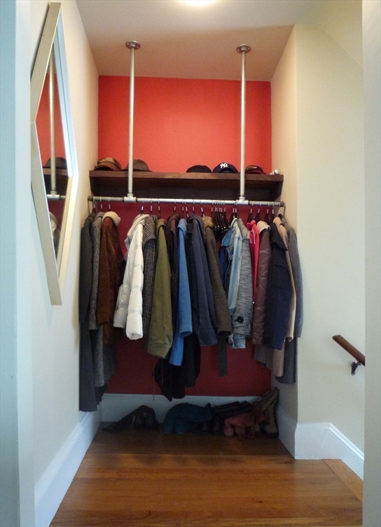 9 Irvington Rd, West Somerville