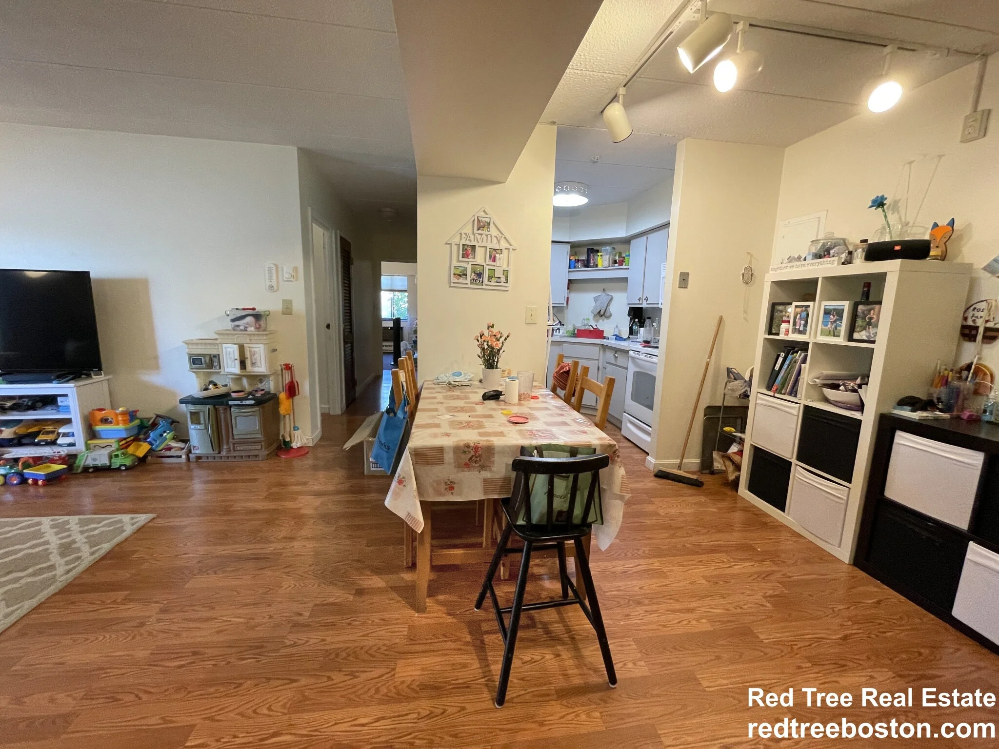 125 Pleasant St, North Brookline