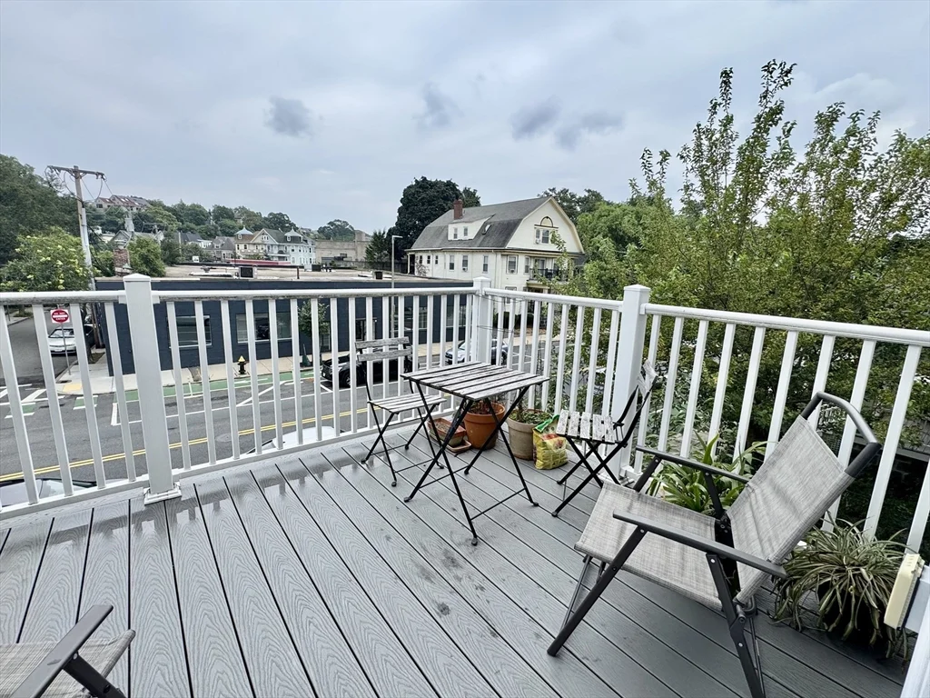 405 S Huntington Ave, Jamaica Plain