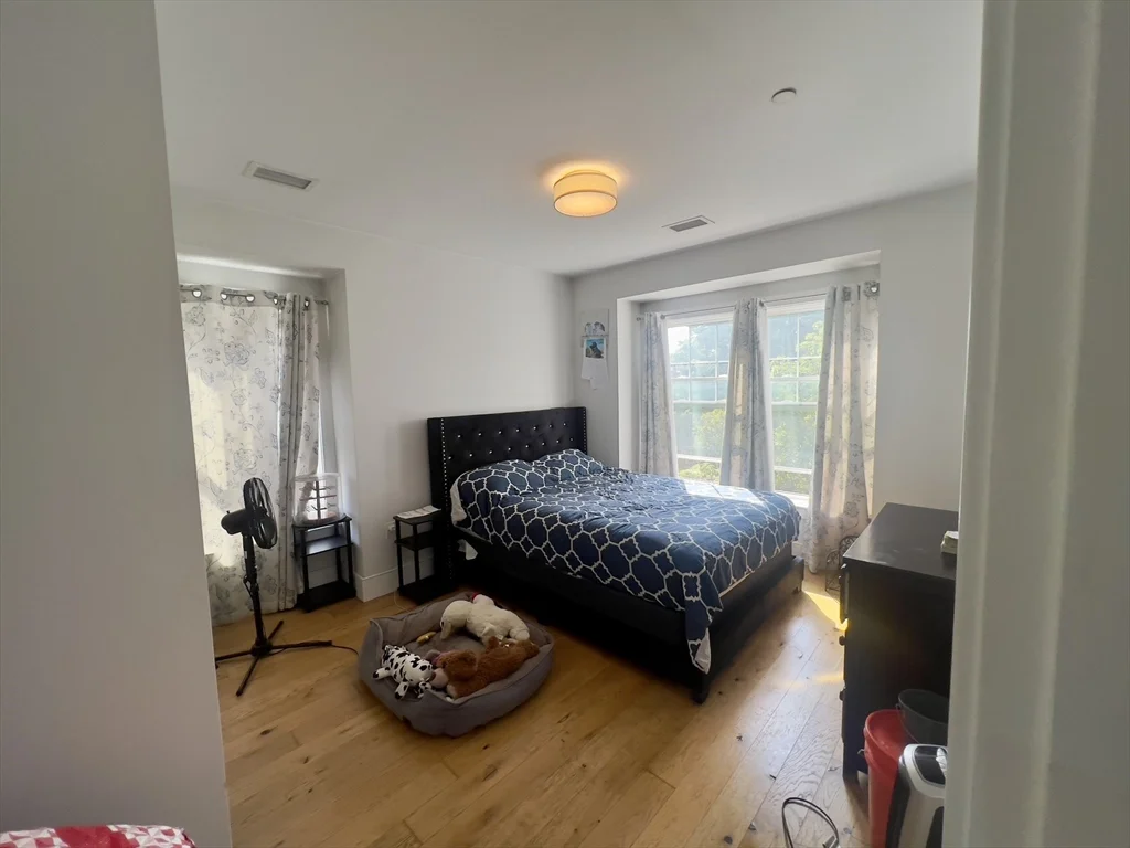 30 Polk St, Charlestown