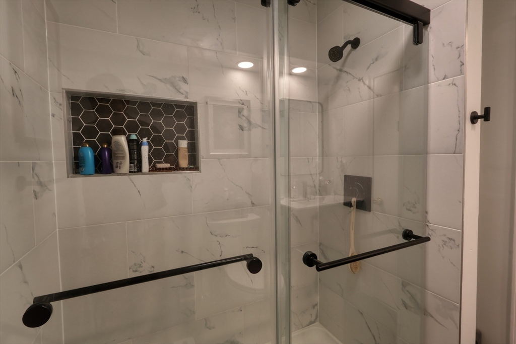 637 Broadway, Everett