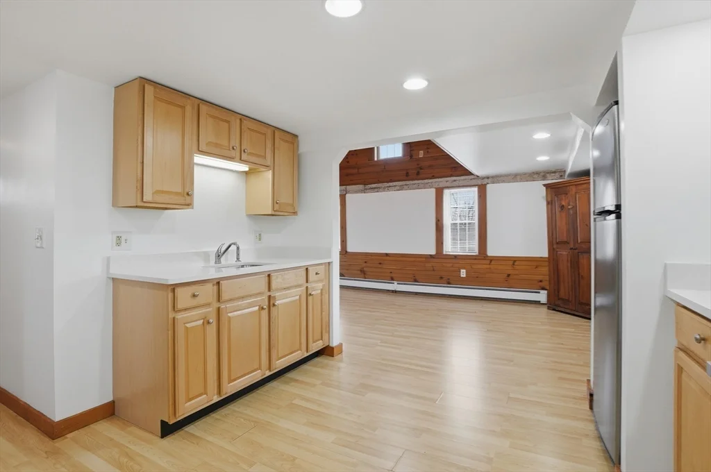 92 Main St, Hopkinton