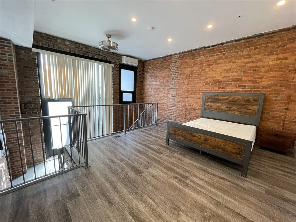 1028 Commonwealth Ave, Coolidge Corner