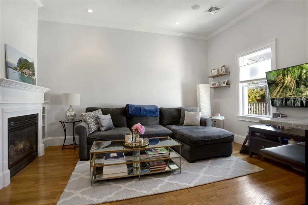 23 Woodward St, South Boston
