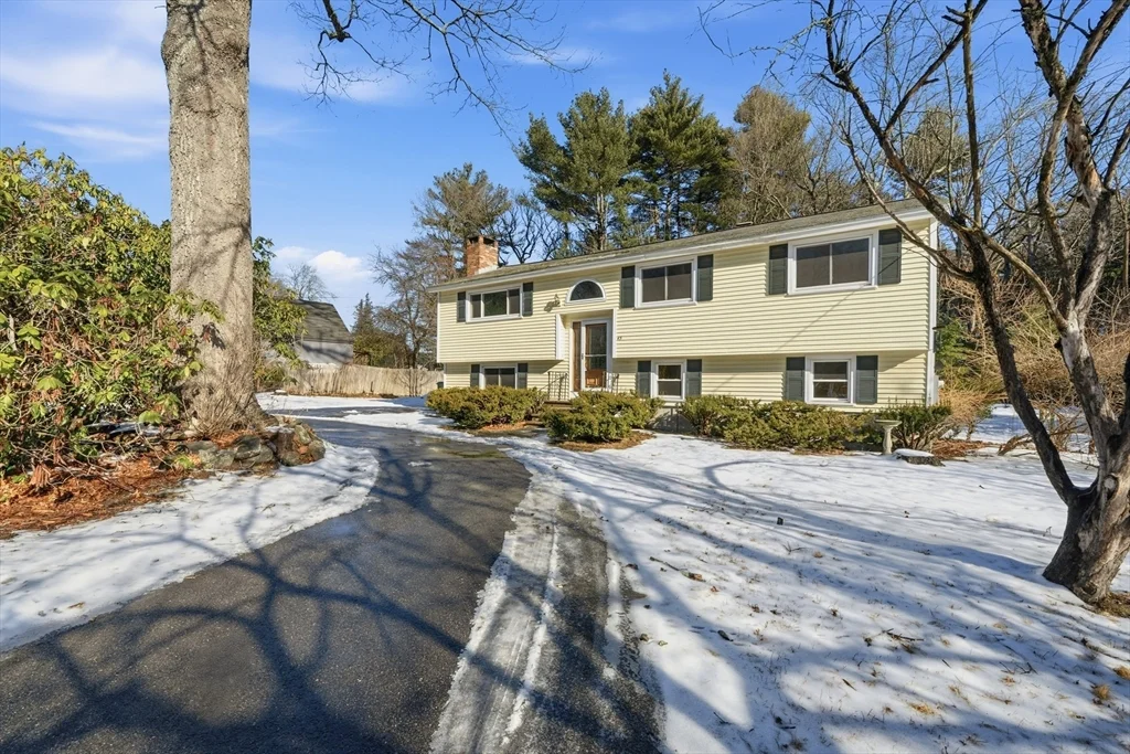 43 Little John Dr, Billerica