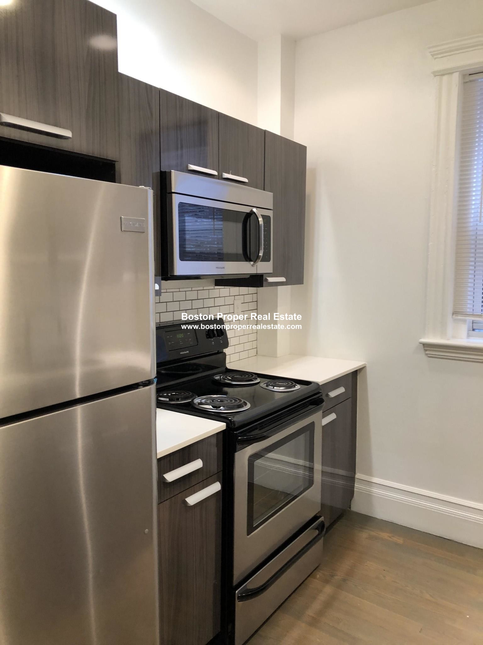 106 Queensberry St, Fenway