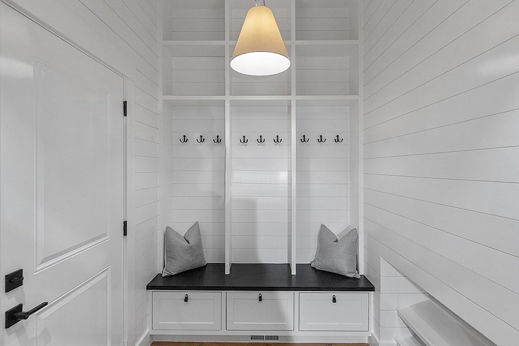 24 Mccallar Ln, Concord