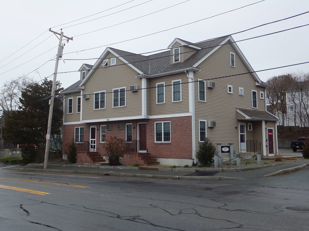 1581 Commercial St, Weymouth