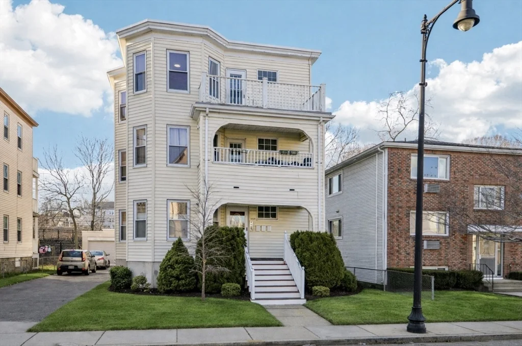 559 Hyde Park Ave, Roslindale