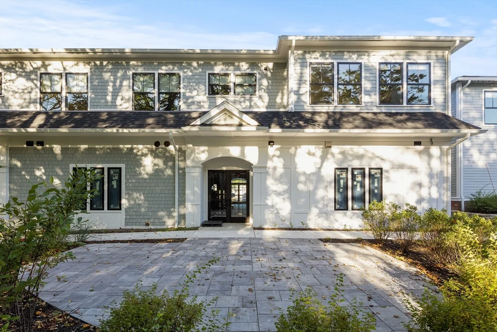 186 Bedford, Lexington