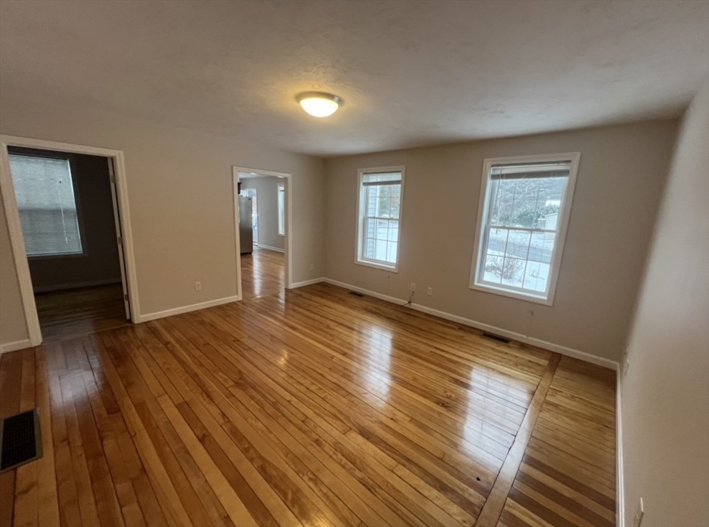 265 Dunstable Rd, Tyngsborough