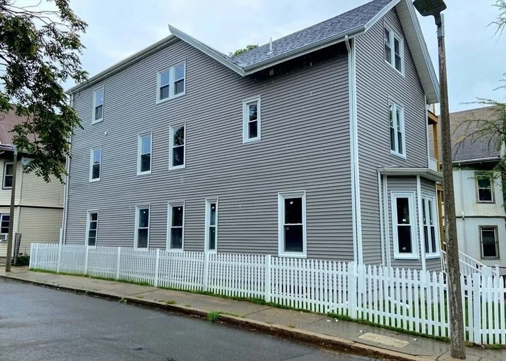 13 Schuyler St, Roxbury