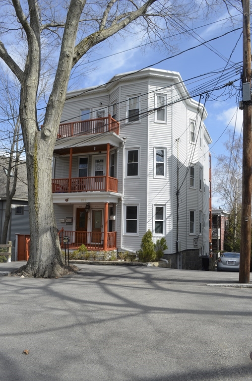 217 Reservoir Rd, Chestnut Hill