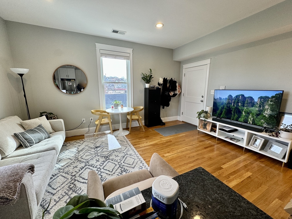 405 S Huntington Ave, Jamaica Plain