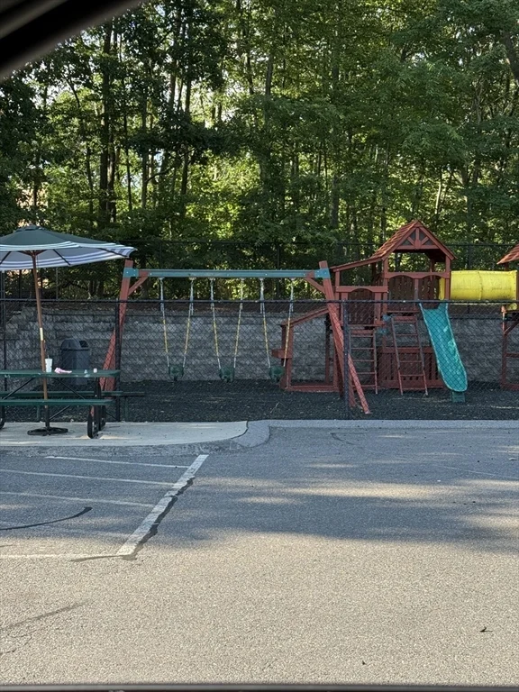 70 Shrewsbury Green Dr, Shrewsbury