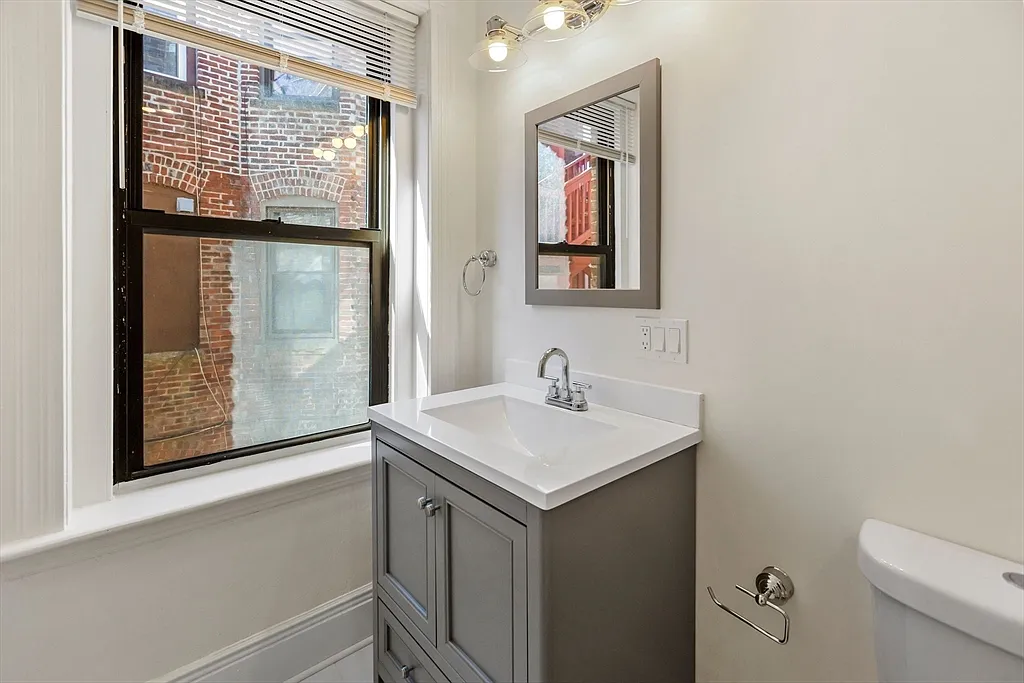 868 Huntington Ave, Coolidge Corner
