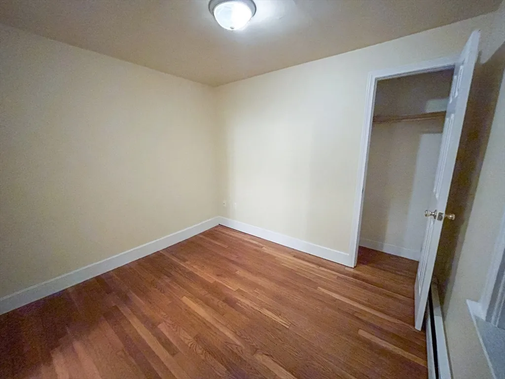 1911 River St, Hyde Park