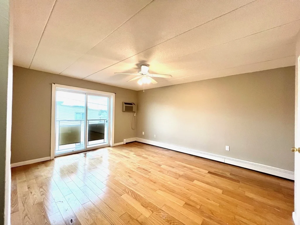 4 Hawes St, Revere