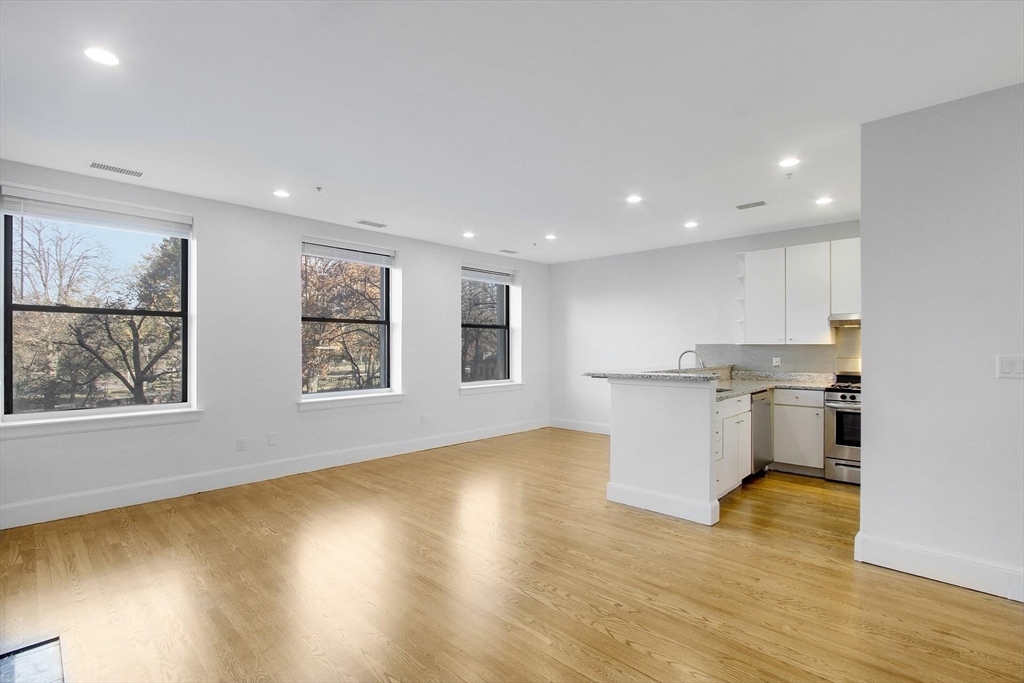 140 Boylston St, Back Bay