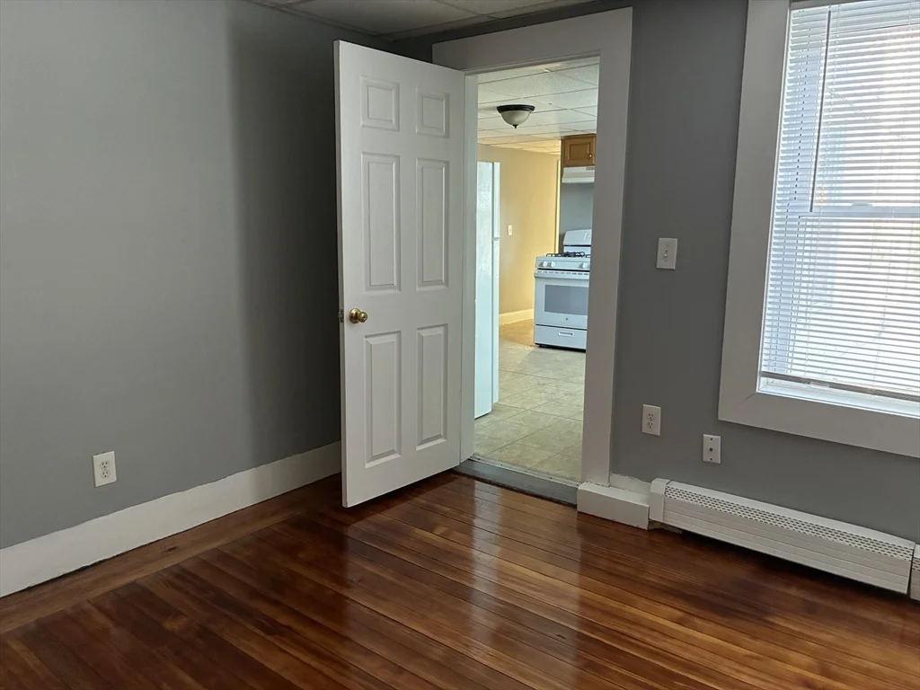 129 South Elm St, Bradford