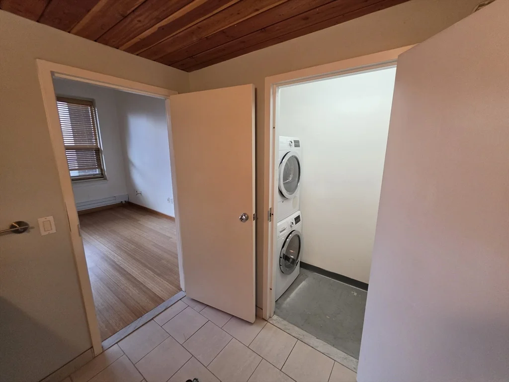 290 Pleasant St, Watertown