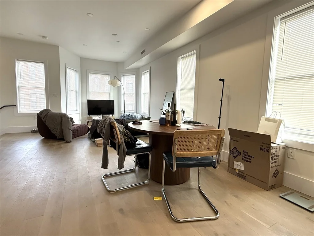 16 Delle Ave, Mission Hill