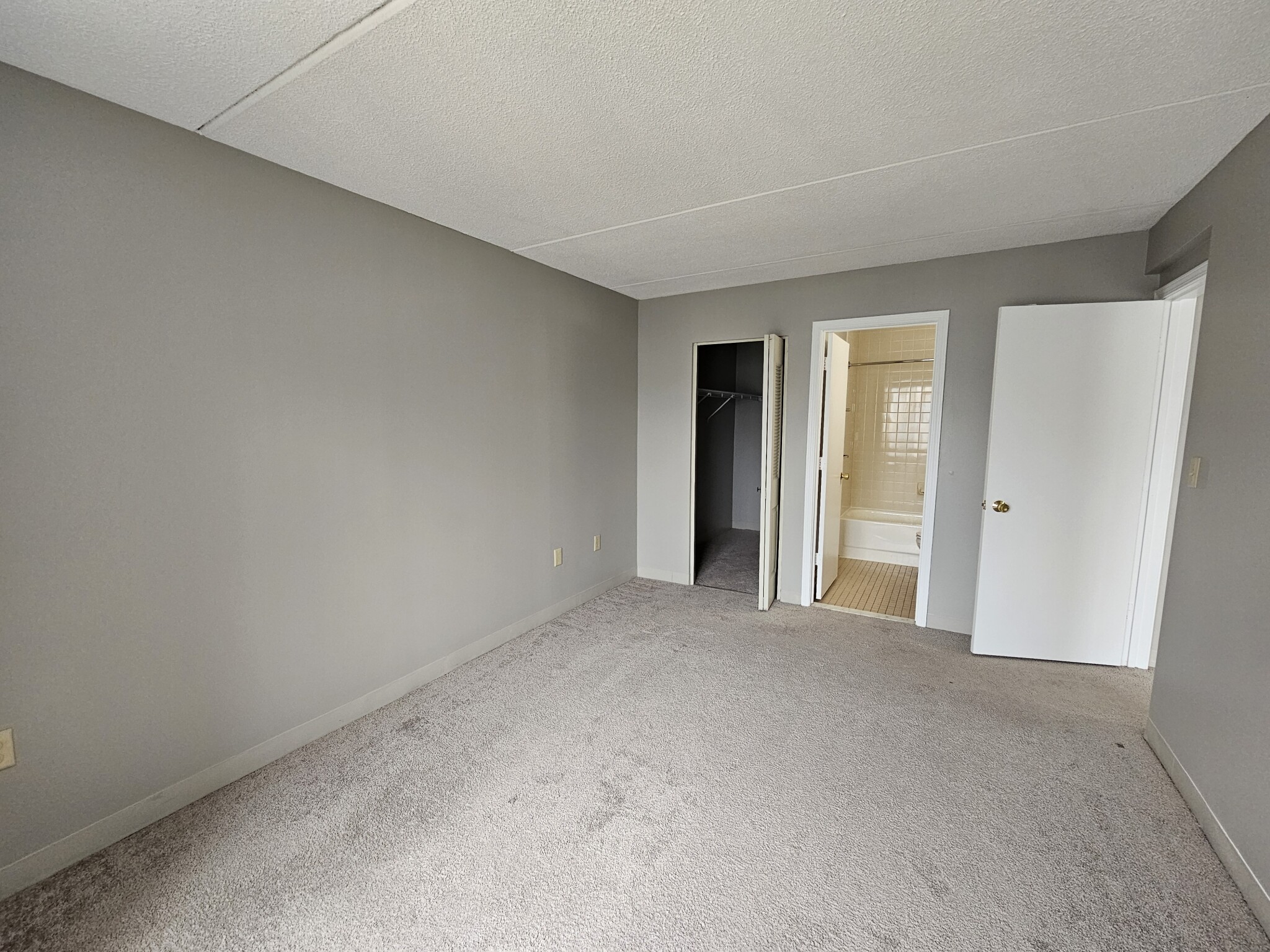 25 South Point Dr, Dorchester
