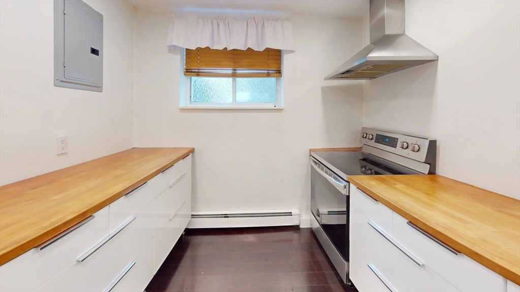 31 Westgate Rd, Chestnut Hill