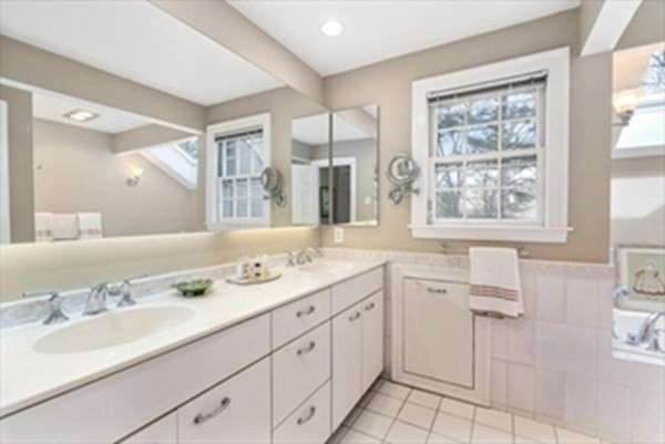 124 Rangeley Rd, Chestnut Hill