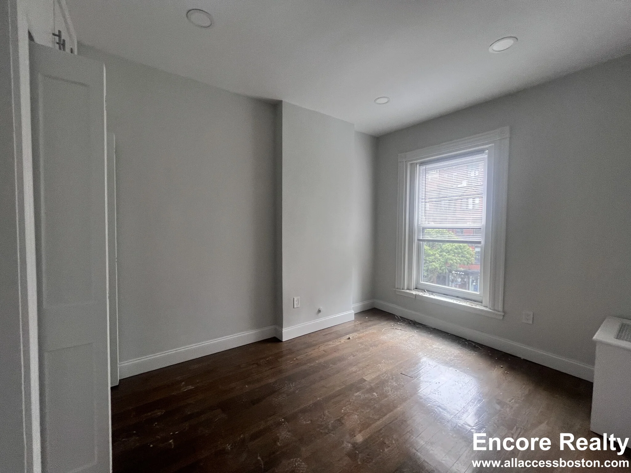 225 Newbury St, Back Bay