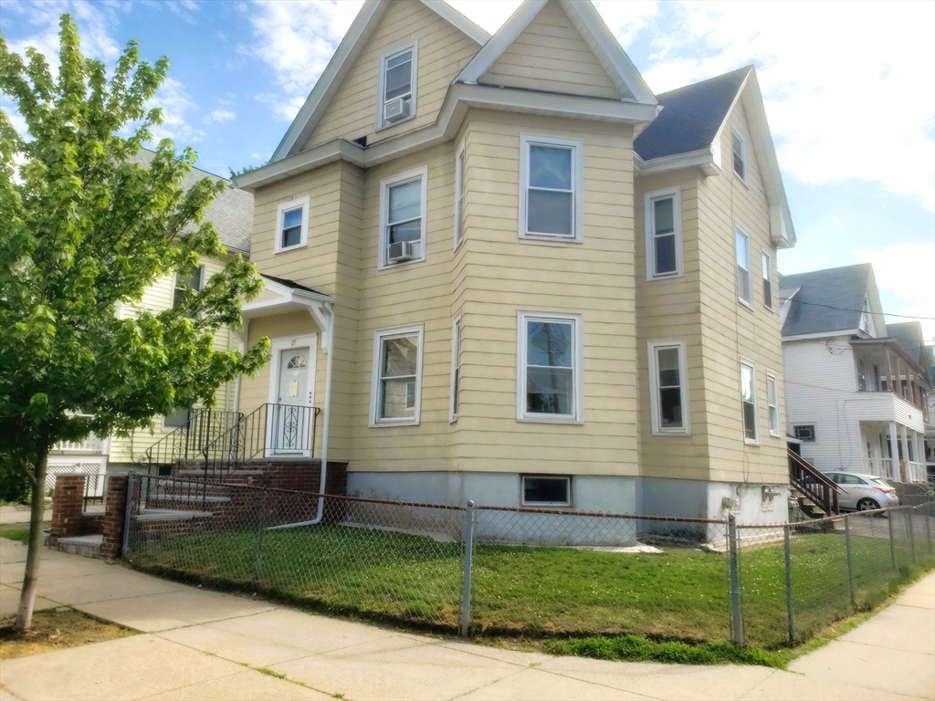 27 Medford St, Medford