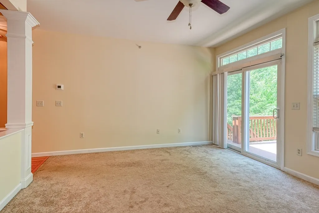 89 Buttercup Ln, Grafton