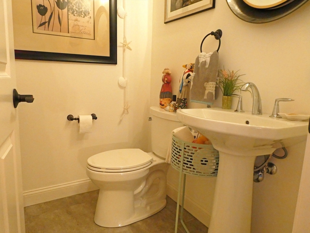 26 Daisy Ln, Plymouth