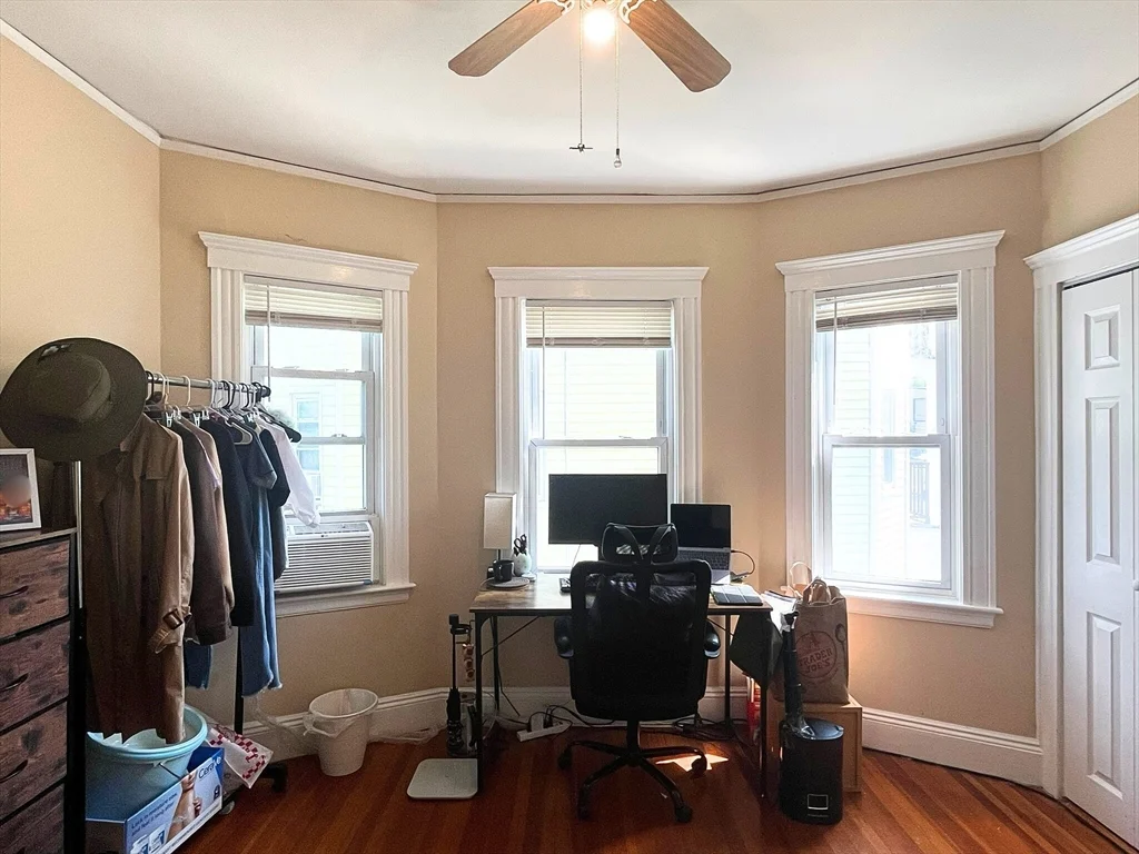 3907 Washington St, Jamaica Plain