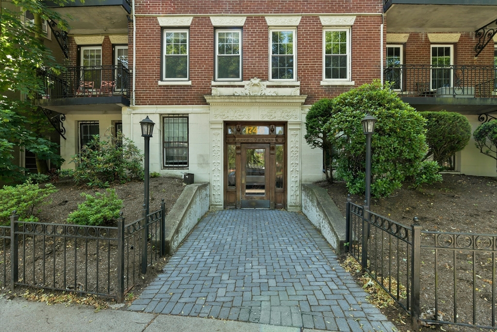 1746 Commonwealth Ave, Brighton