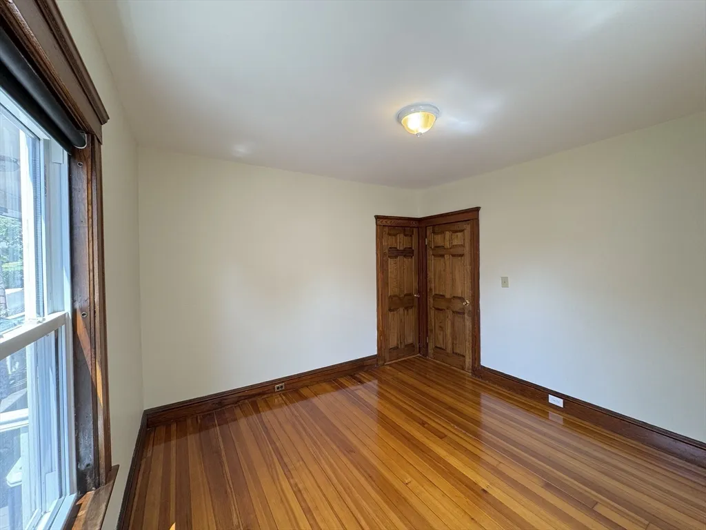 10 Laurel Ter, Ward Two